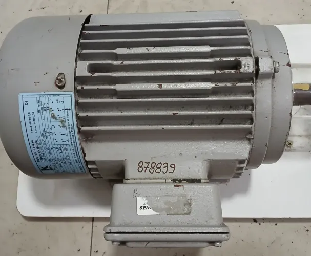 Motor Elétrico Trifásico de Indução - 0,37 kW (0,5cv) - Usado