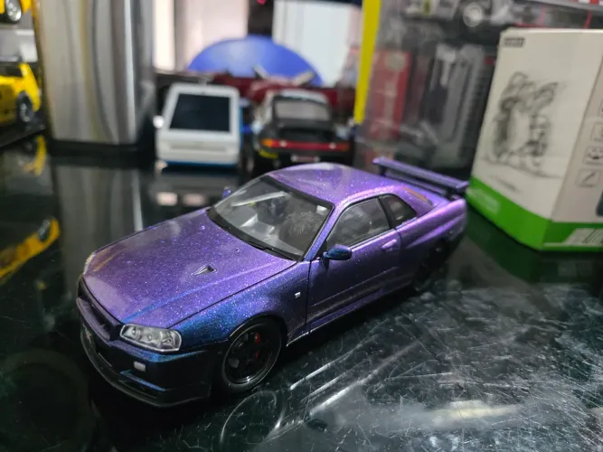 Miniatura 1:24 Nissan Skyline Midnight purple muito rara
