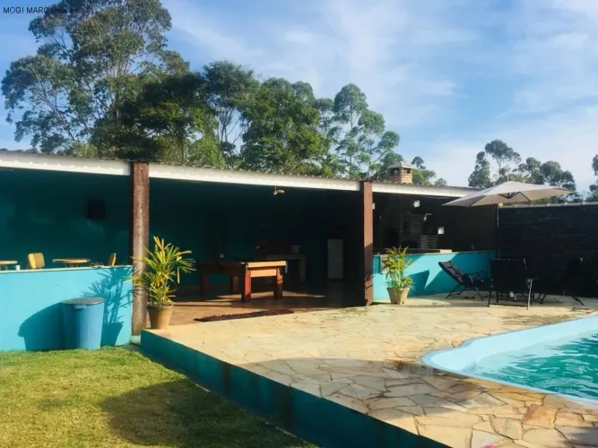 Casa com piscina a venda em Biritiba Mirim, ótima para lazer de fim de semana.