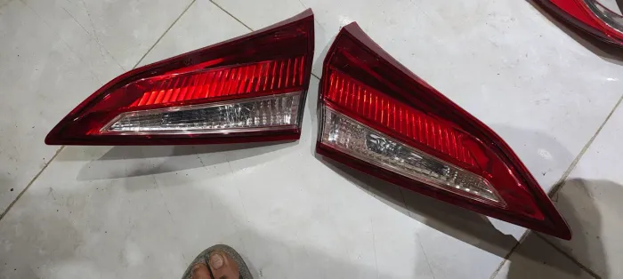 Lanterna da mala yaris Hatch (sem led)