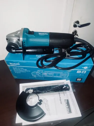  Esmerilhadeira angular Makita, modelo M9510B