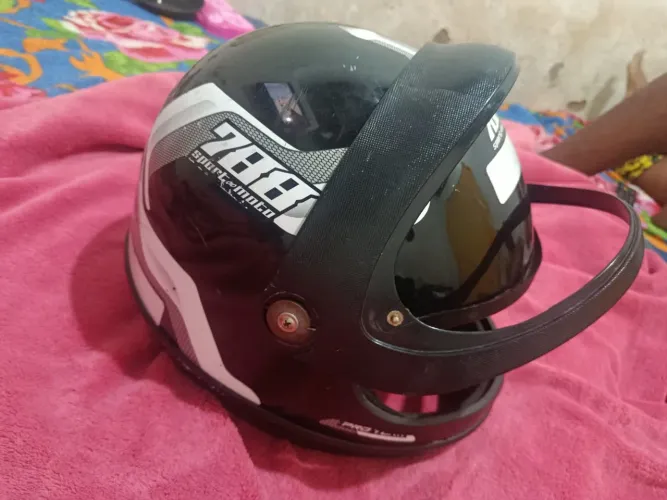 Capacete