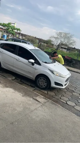 Ford Fiesta 1.5 16V Flex Mec. 5P 2015