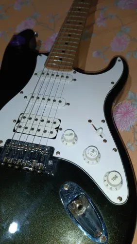 Guitarra Michael Stratocast