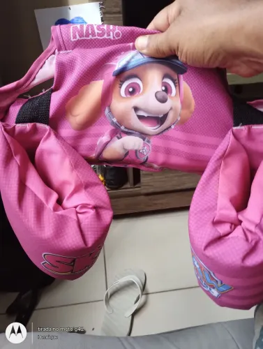 Bóia de braço infantil menina. 