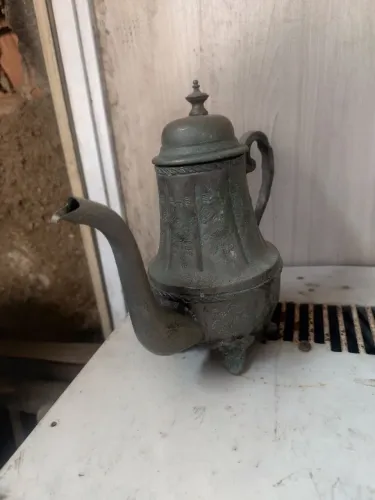 Bule Antiga Em Metal Com Pátina Natural - Decoração E Coleção