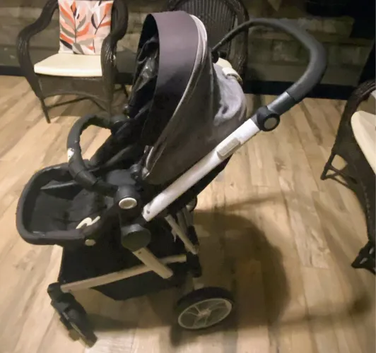 Carrinho de bebe com bebe conforto acoplado Galzerano