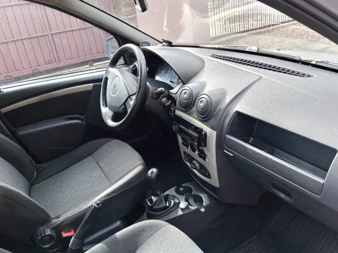 Renault Logan Expression Hi-flex 1.6 8V 4P 2010