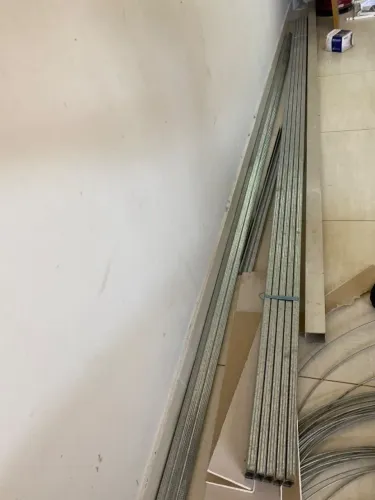 Sobras de material para forro de gesso/drywall
