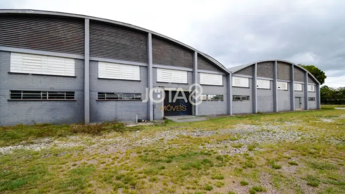 BARRACÃO PARA LOCAÇÃO COM 2.700,00 - CIC Barracão Para Locação Cidade Industrial de 2.700m