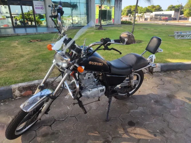 Suzuki intruder 125 customizada