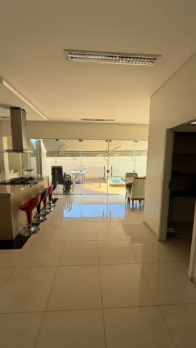 Casa em Condomínio tipo sobrado.
