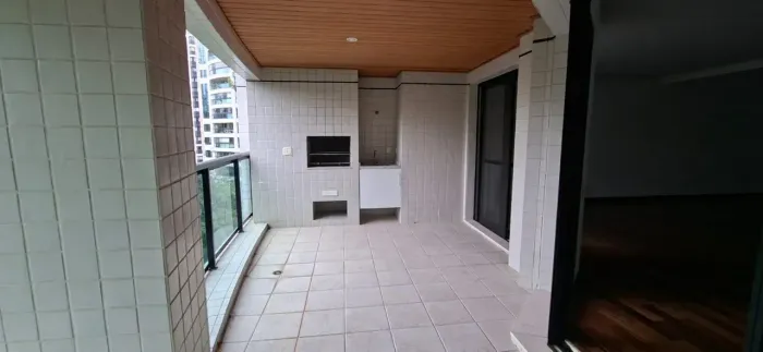 Imóvel para aluguel possui 243 metros quadrados com 4 quartos em Jardim Morumbi - São Paul
