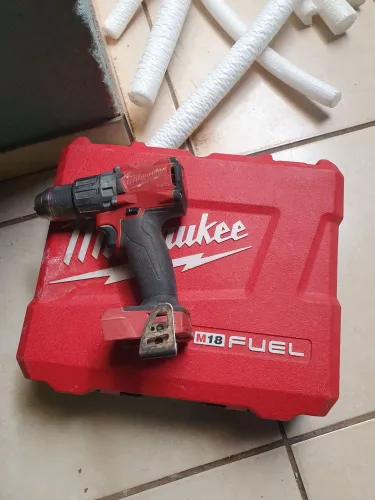 Milwaukee Parafusadeira Furadeira com Impacto 1/2" - 18V Brushless