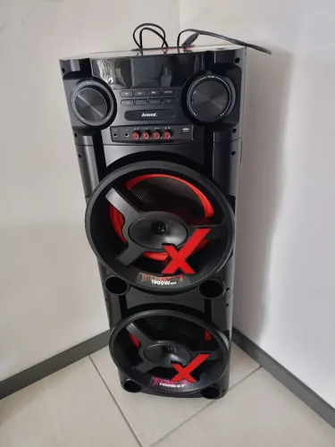 Caixa de som avox semi nova estou vendendo porque comprei uma menor