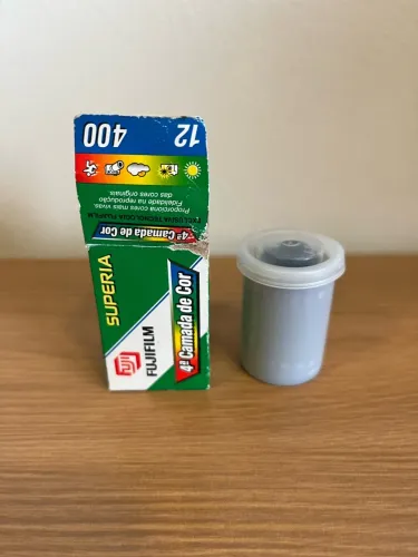 Filme fotográfico Fujifilm Superia 400, 35 mm, 12 exposições
