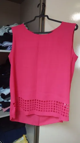 Blusa feminina rosa sem manga
