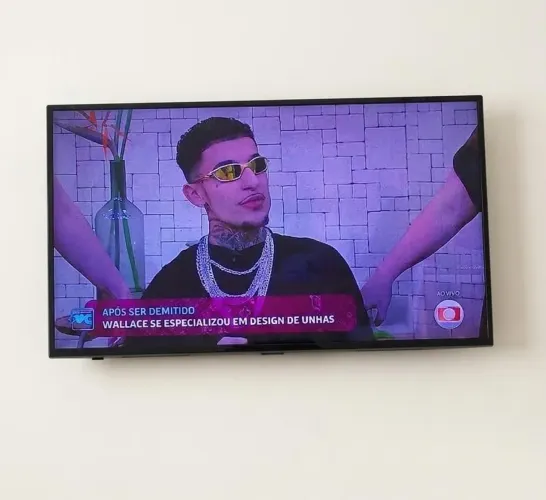 Tv AOC