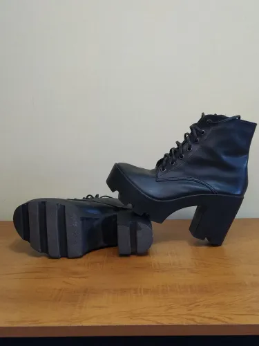 Bota Salto Alto Preta -TAMANHO 35