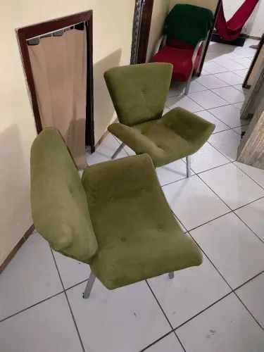 Par De Poltronas / Cadeiras Decorativas Suede Para Sala, Quarto Ou Recepção