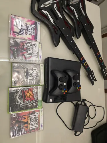 Xbox 360 slim Desbloqueado com guitarras 