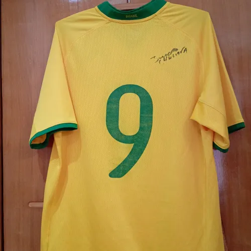 Camisa CBF Nike amarela número 9 autografada pelo Sérgio Chulapa.