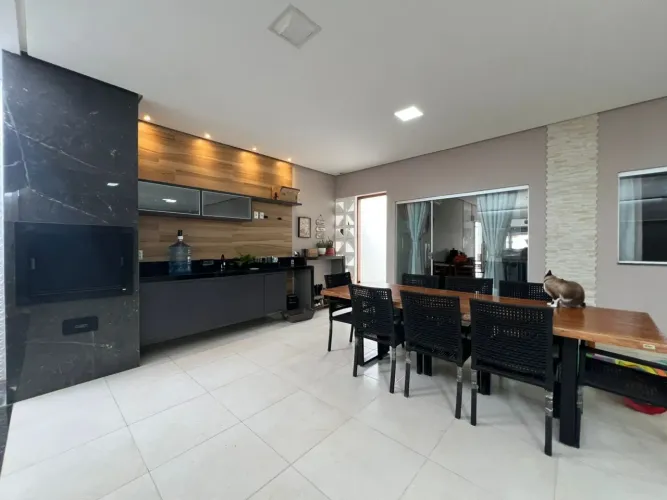 Casa no Vale dourado  Terreno 10x20