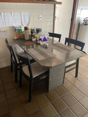 Mesa retangular em granito, 6 lugares