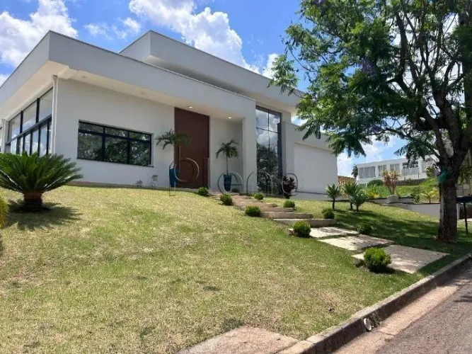 Casa à Venda no Condomínio Residencial Jardim Primavera em Louveira