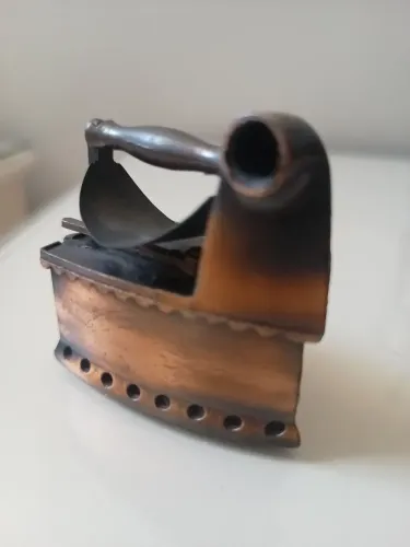 Miniatura de ferro de passar antigo apontador antigo