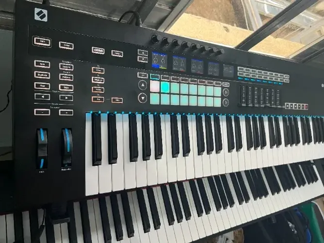 Controlador MIDI Novation SL 61 MkIII (Top de linha)