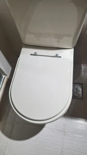 Tampa de vaso / assento sanitário em resina bege