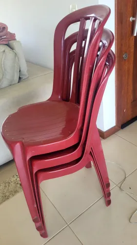 Vendo 3 cadeiras de plástico ótimo estado