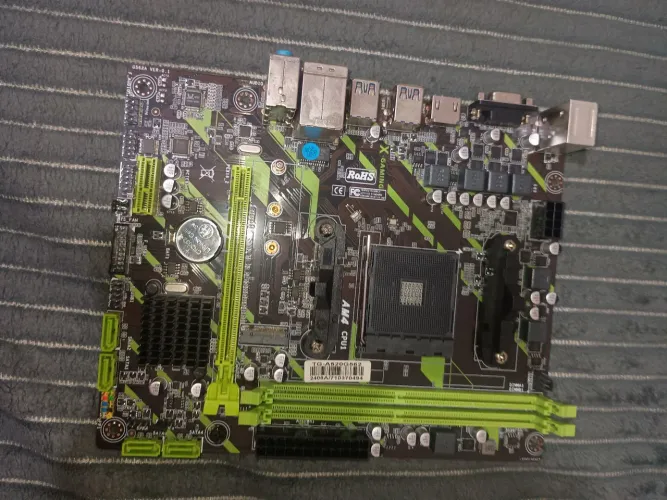 Kit com placa-Mãe X-Gaming H81 + Fonte 550W