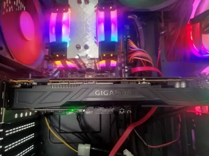 Placa de vídeo GTX 1080 Gigabyte 8gb 3 fans