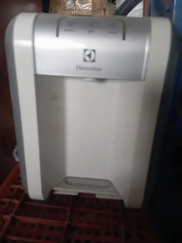 Purificador de Água Eletrolux funcionando normalmente 