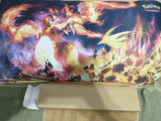 Playmat Charizard UPC novo