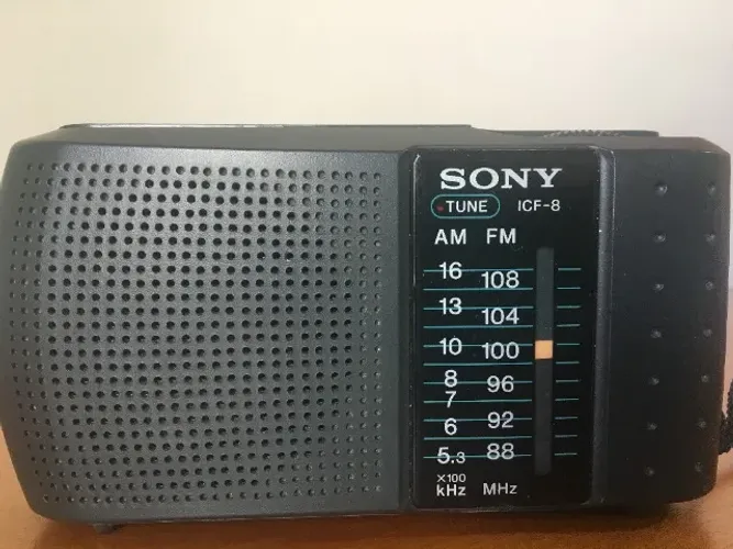 RÁDIO SONY ICF 8