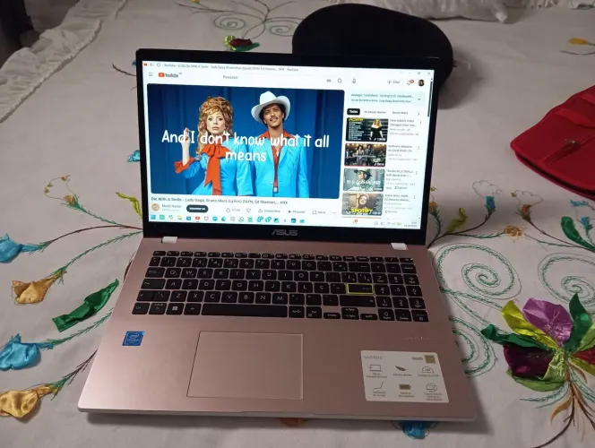 Notebook Asus rosa semi-novo