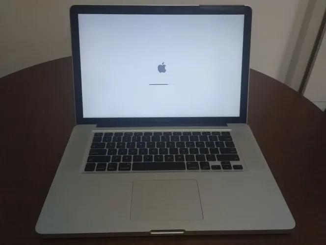 Macbook pro 2010 15 polegadas 8gb de ram HD 80gb