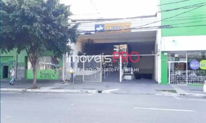 1500 m² área construida na R. dos Pinheiros com 20 vagas.
