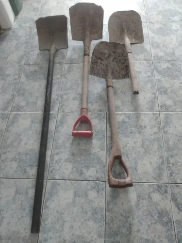 Pás usadas trocar cabo R$ 20 cada