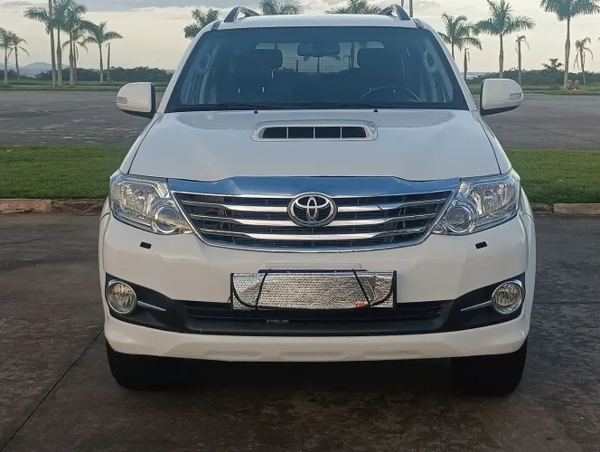 Toyota Hilux SW4 SRV D4-d 4X4 3.0 TDI Dies. AUT 2015