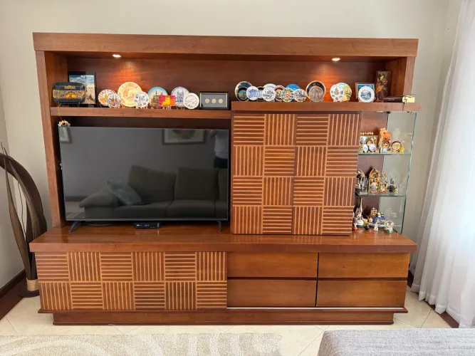 Estante / Home Theater em Madeira