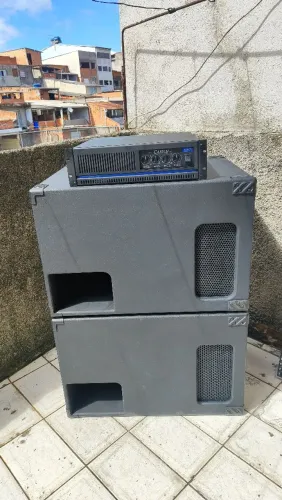 amplificador de potência profissional Carvin DCM4000.