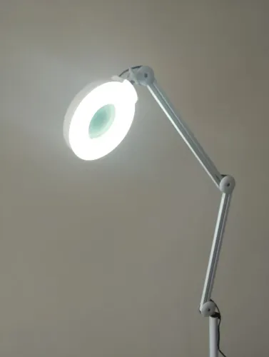 Lupa luminária tripé 