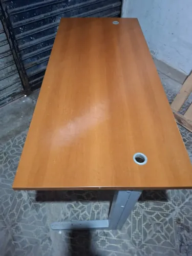 Mesa de Escritório 160cm Pé Metálico