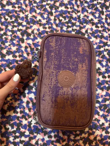 Vendo estojo da Kipling 50 pens usado cor um pouco usada