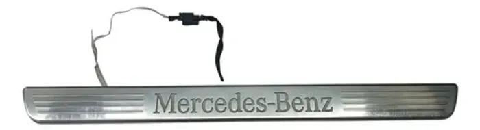 Soleiro da Porta Diant Esq Led Mercedes GLA 200 1.6 2019 Pra