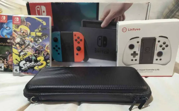 Nintendo Switch de 32GB(Usado) com Joypad da LinYuvo e case protetora com mais dois jogos